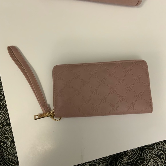 Crossbody and Matching Wallet - Picture 7 of 11